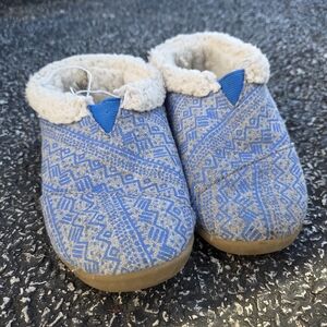 TOMS • Fleece Lined Slip-On Shoes